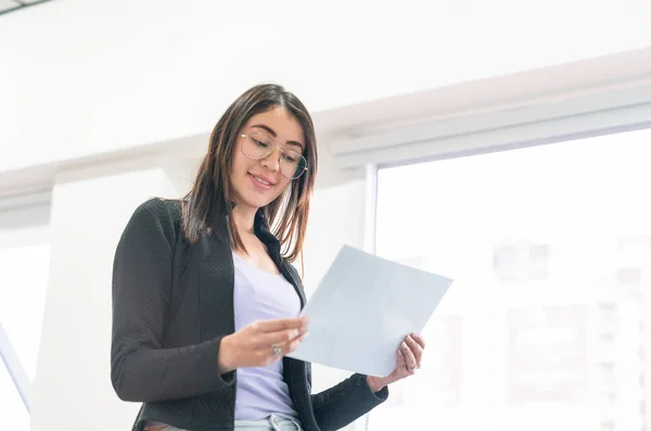 Young Business Girl Having Look Paper Office — Stock Photo, Image