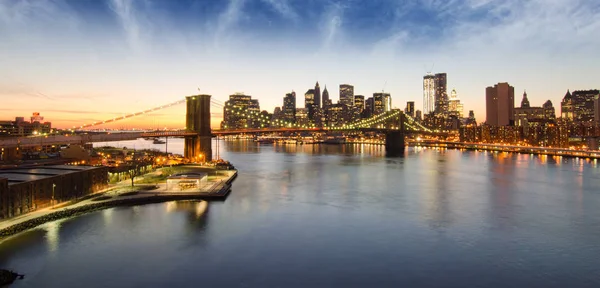 Потрясающие Цвета Заката Над Бруклинским Мостом Нью Йорке Вид Манхэттенского — стоковое фото