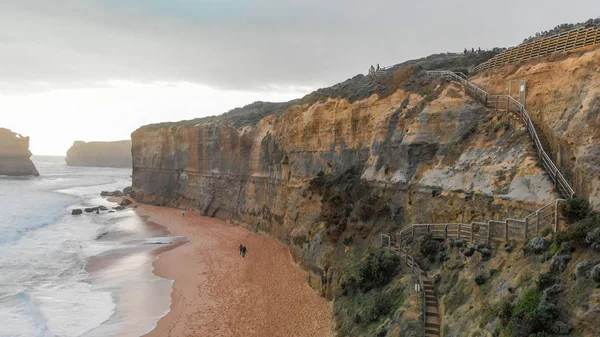 Hava Panoramik Gibson Adımlardan Twelve Apostles Fırtınalı Bir Gün Batımı — Stok fotoğraf