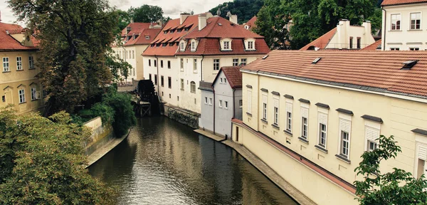 Yaz Mevsiminde Avrupa Ortaçağ Mimarisi Çek Cumhuriyeti — Stok fotoğraf