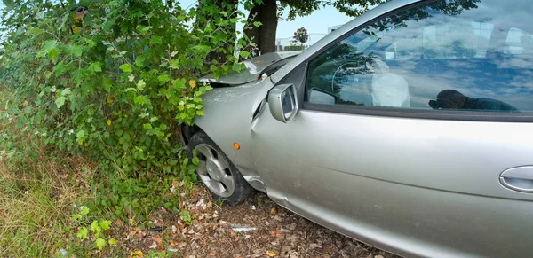 Autonehoda Proti Stromu Itálie — Stock fotografie