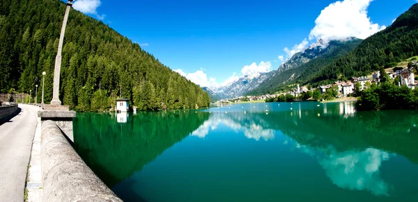 Jezero Auronzo Pohoří Dolomity Itálie — Stock fotografie