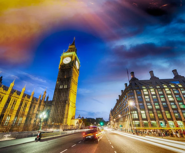 Smug Światła Samochodu Nocy Westminster Bridge Londyn — Zdjęcie stockowe