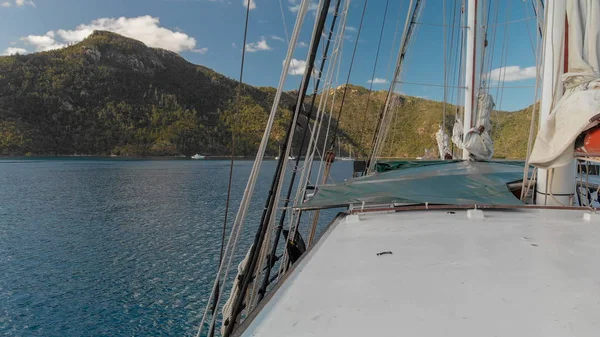 Altes Segelschiff Vor Anker Der Nähe Einer Insel Luftaufnahme — Stockfoto