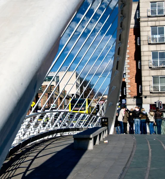 Puente Dublín Con Arco Gigante Irlanda —  Fotos de Stock