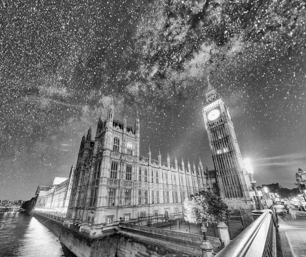晚上与明星的威斯敏斯特桥 — 图库照片
