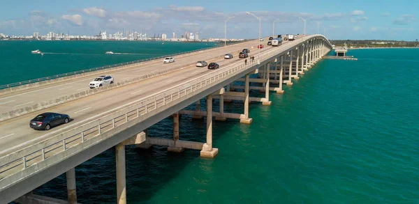 Luchtfoto Van Het Verkeer Langs Rickenbacker Causeway Miami Florida — Stockfoto