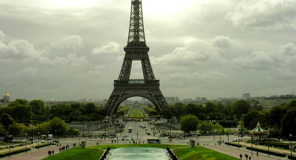 Moln Och Himlen Över Majestät Eiffeltornet Paris — Stockfoto