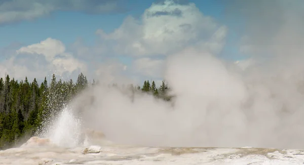 Eski Sadık Ünlü Şofben Yellowstone Milli Parkı — Stok fotoğraf