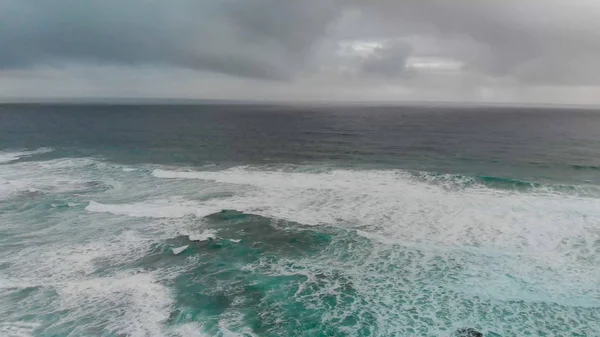 Bella Vista Aerea Dell Oceano Con Onde Durante Una Tempesta — Foto Stock