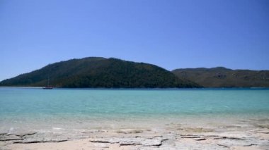 Hava panoramik Whitehaven plaj ve Hill giriş gün batımında, Queensland - Avustralya.