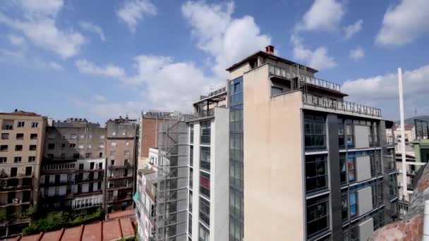 Luftaufnahme Der Skyline Von Barcelona Und Der Gebäude Einem Sonnigen — Stockvideo