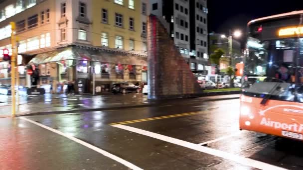 Wellington Nya Zeeland September 2018 Buss Längs Stadens Gator Natten — Stockvideo