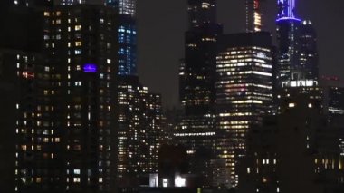 New York City - Aralık 2018: Panoramik gece şehir gökdelenler dış görünümünü