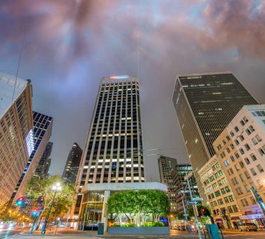 Bina Downtown San Francisco, gece.
