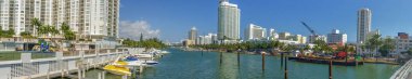 Miami - Şubat 2016: Panoramik Miami Beach güneşli bir günde. Şehir her yıl 15 milyon turist çeken.