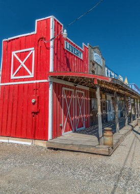 Seligman, Az - 29 Haziran 2018: Route 66 yol boyunca renkli ahşap evler. Onlar ünlü bir turistik bulunmaktadır.