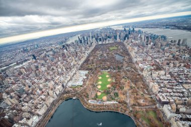 Central Park ve New York City geniş açı havadan görünümden helikopter.