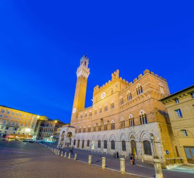 Piazza del Campo, günbatımı, Siena, Toskana - İtalya.