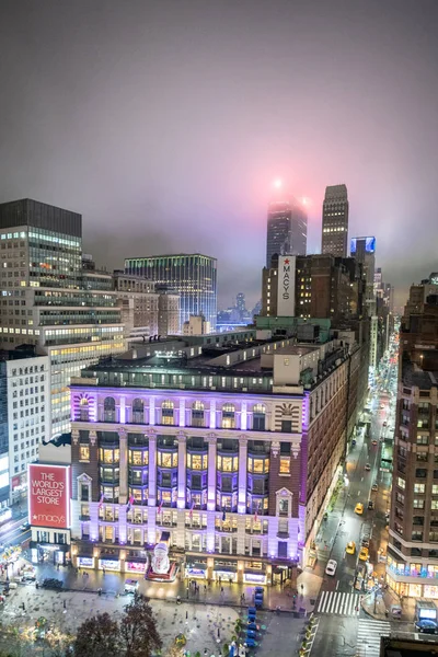 ニューヨーク シティ 2018 ヘラルド スクエアの空中の夜景 これは マンハッタンの主な観光名所 — ストック写真