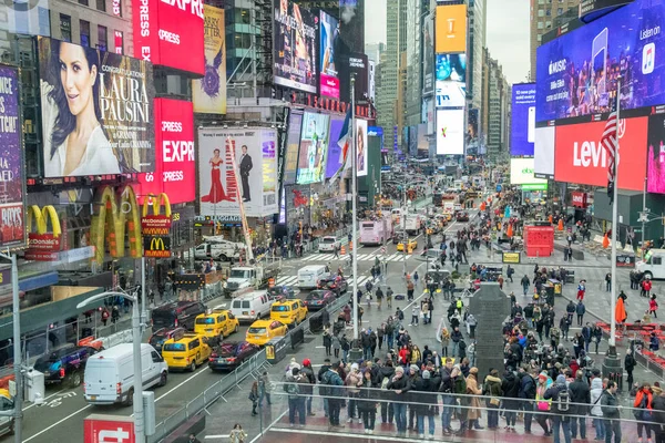 Nueva York City Noviembre 2018 Los Turistas Disfrutan Times Square — Foto de Stock