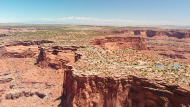 Yaz sezonu güzel kanyon havadan görünümü.