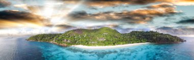 Günbatımı hava panoramik Mahe Petit Anse', Seyşel Adaları