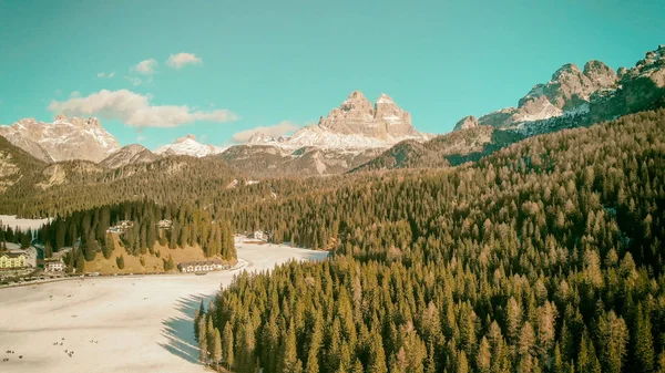 Vista Aérea Dolomitas Alpes Inverno Com Floresta Lago — Fotografia de Stock