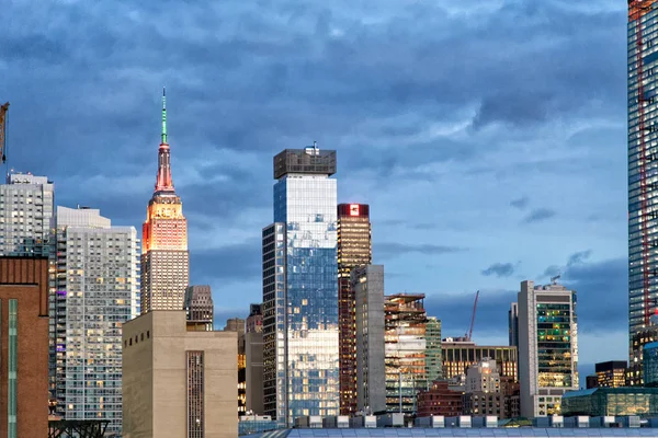 Manhattan Gökdelen Günbatımı Bir Yolcu Gemisi New York City — Stok fotoğraf