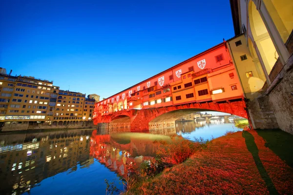 Old Bridge Florence Night Arno River Reflections Red Right Projected — Stock Photo, Image