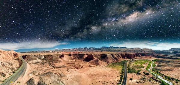 Vägen Över Ravinen Panorama Flygfoto Vacker Natt — Stockfoto