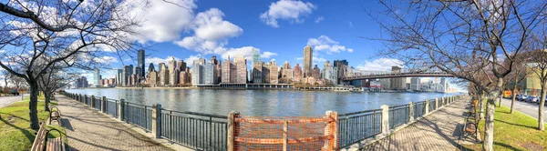 Vista Panorâmica Midtown Manhattan East River Roosevelt Island Dia Ensolarado — Fotografia de Stock