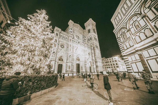 Florencia Toscana Diciembre 2018 Duomo Florencia Por Noche Con Árbol —  Fotos de Stock