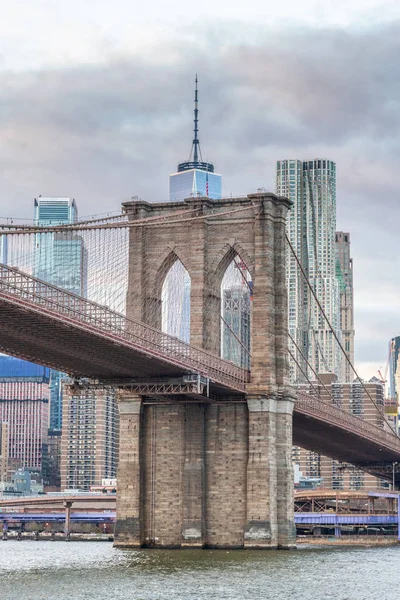 Brooklyn Bridge Solnedgången Från Kryssningsfartyg Med Nedre Manhattan Byggnader New — Stockfoto