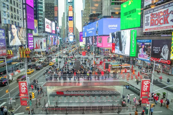 New York City November 2018 Duffy Square Tourists Winter Day — Stock Photo, Image