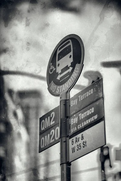 New York City November 2018 Bus Stop Sign Manhattan Buses — Stock Photo, Image