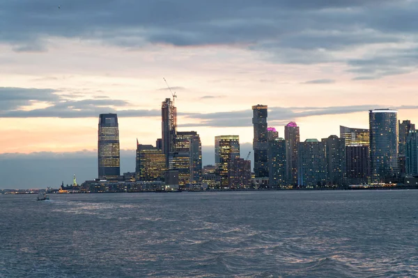 Solnedgången Manhattan Skyline Från Ett Kryssningsfartyg New York City — Stockfoto