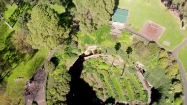 Umpherston Düden - mağara bahçede Mt Gambier, ek yükü havadan görünümü, Avustralya