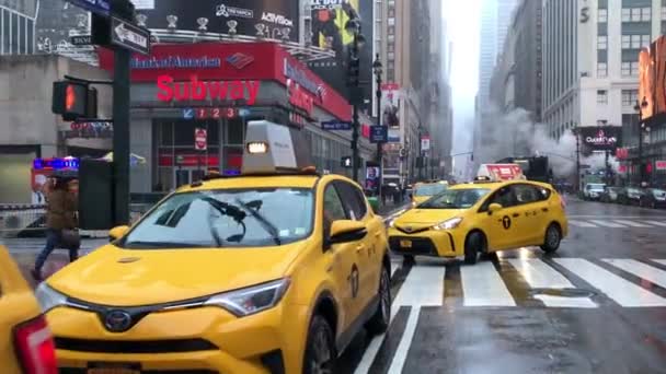 New York City Grudnia 2018 Wejście Stacji Metra Widziana Ruchu — Wideo stockowe