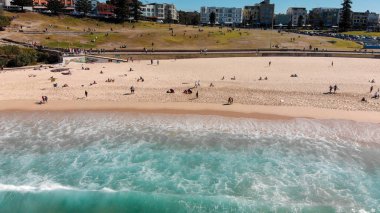 Havadan görünümü Bondi Beach kıyı şeridi, Sydney, Avustralya.