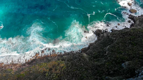 Luchtfoto Van Mooie Kustlijn Langs Oceaan — Stockfoto