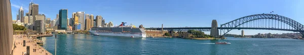 悉尼港长廊和桥梁全景 — 图库照片