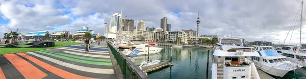 新西兰奥克兰 2018年8月26日 城市天际线和港口 阴天下午的全景 — 图库照片