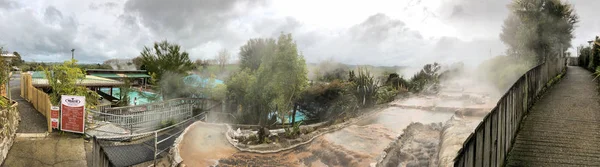 新西兰罗托鲁阿 2018年9月2日 阴天下的怀凯谷天然泳池 这是罗托鲁阿的著名景点 — 图库照片