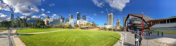 Sydney Australia Agosto 2018 Locales Turistas Disfrutan Del Parque Tumbalong — Foto de Stock