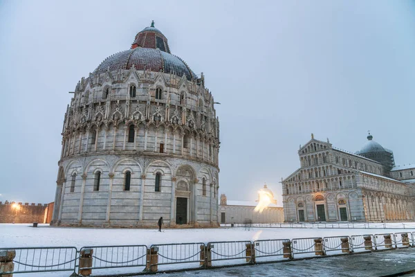 Katedralen Och Dopkapellet Pisa Efter Snöstorm Pisa Tuscany — Stockfoto