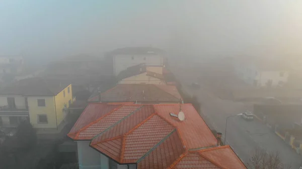 Панорамный Вид Воздуха Сельскую Местность Окруженный Туманом Вид Беспилотника Над — стоковое фото