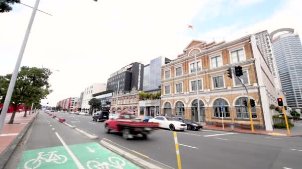 Auckland Neuseeland August 2018 Stadtverkehr Auf Der Hauptstrasse Auckland Zieht — Stockvideo