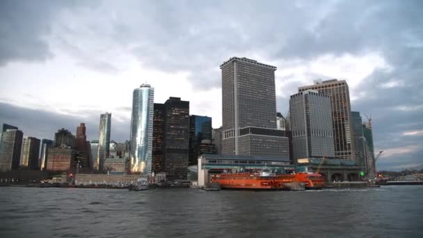 Downtown Manhattan Bij Zonsondergang Gezien Vanuit Een Cruiseschip New York — Stockvideo