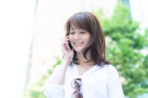 Smiling Asian Woman Smartphone Standing Street — Stock Photo, Image